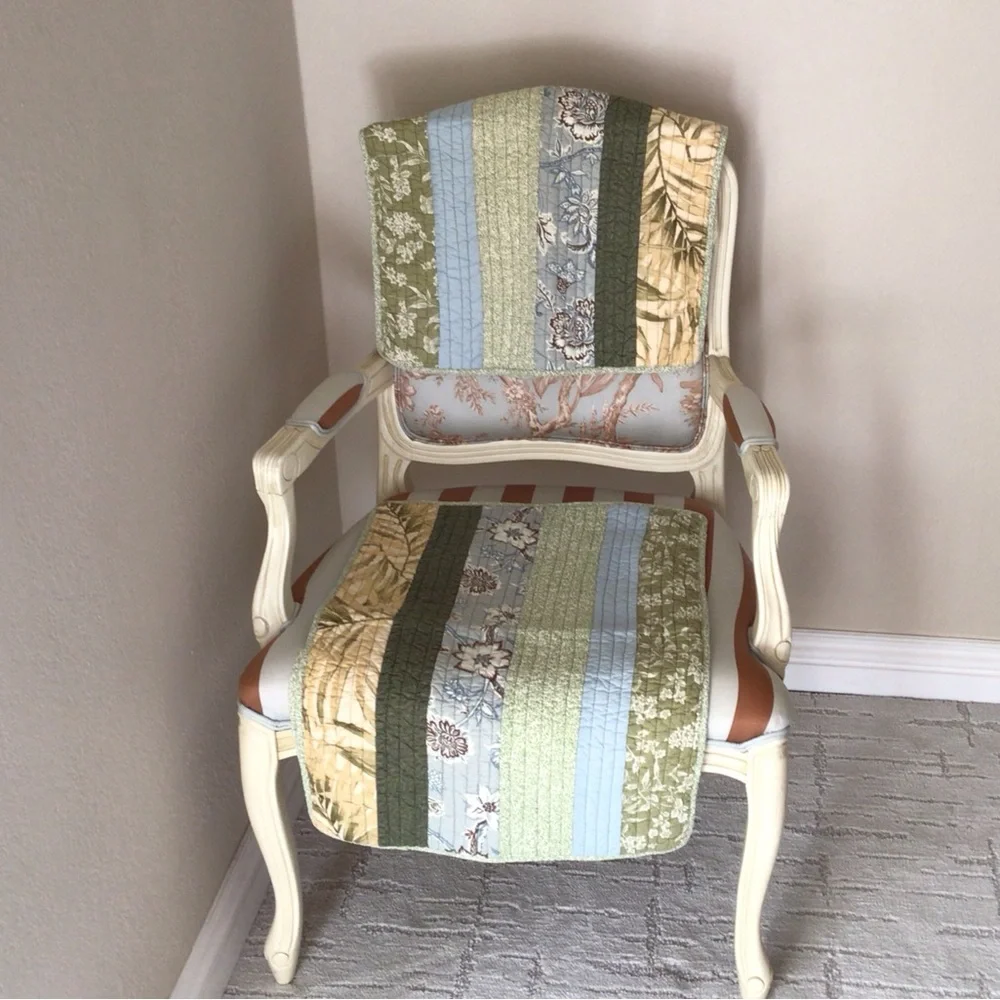 New set of Queen Quilt and two standard pillow shams cases